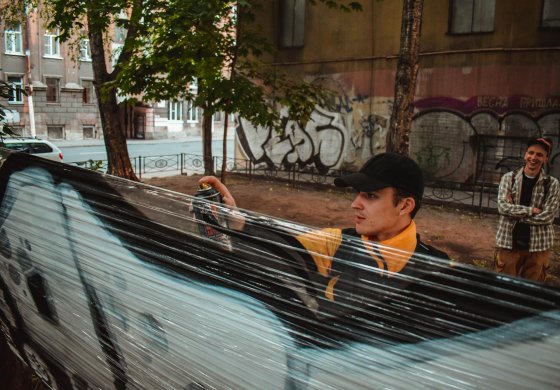 Человек в маске [Уличный спектакль]