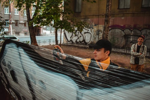 Человек в маске [Уличный спектакль]